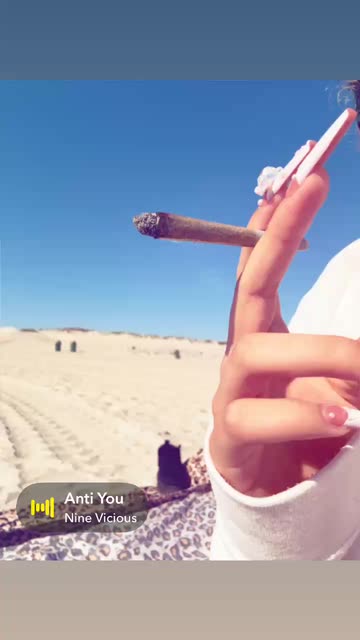 VSCO Girl Vibes in the Desert: A Moment of Chill