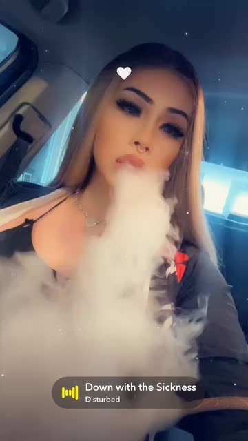 Yewli's Stylish Car Vibe: Smoke, Music & Mood