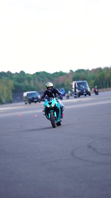 Sarah Lezito's Kawasaki Ninja ZX-6R Wheelie Mastery | Video by