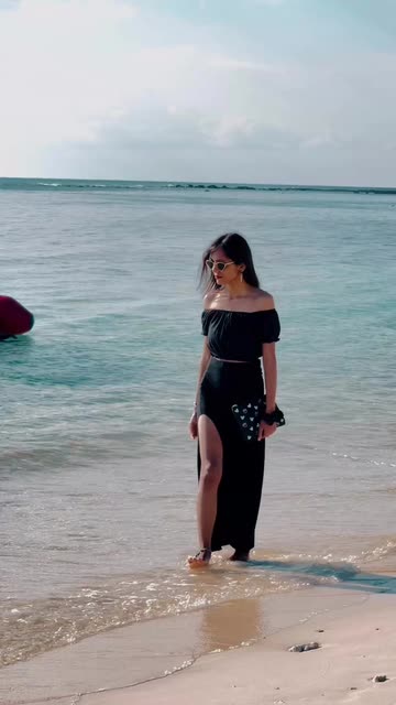 beach pose ideas dress How to Pose on the Beach Wearing a Dress