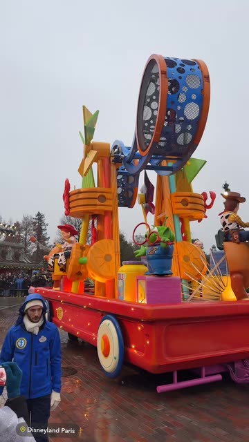 Toys R Us Parade Float Videos