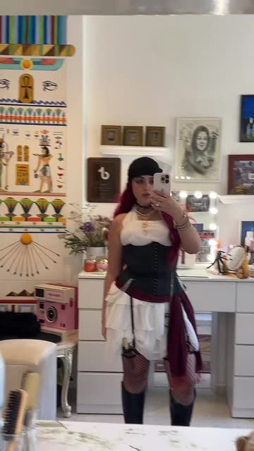 garter belt outfit ideas Selbstbefriedigung: Hilfreiche Strategie bei Wechseljahresbeschwerden? main image 0