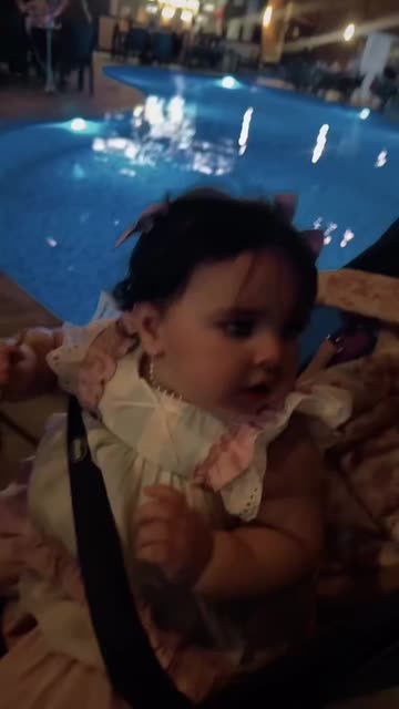 Adorable Toddler's Joyful Reaction to Music by عالم ريمي | Video